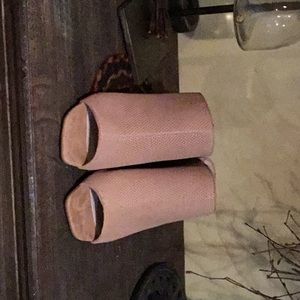 Kenneth Cole chunky heel shoe open toe